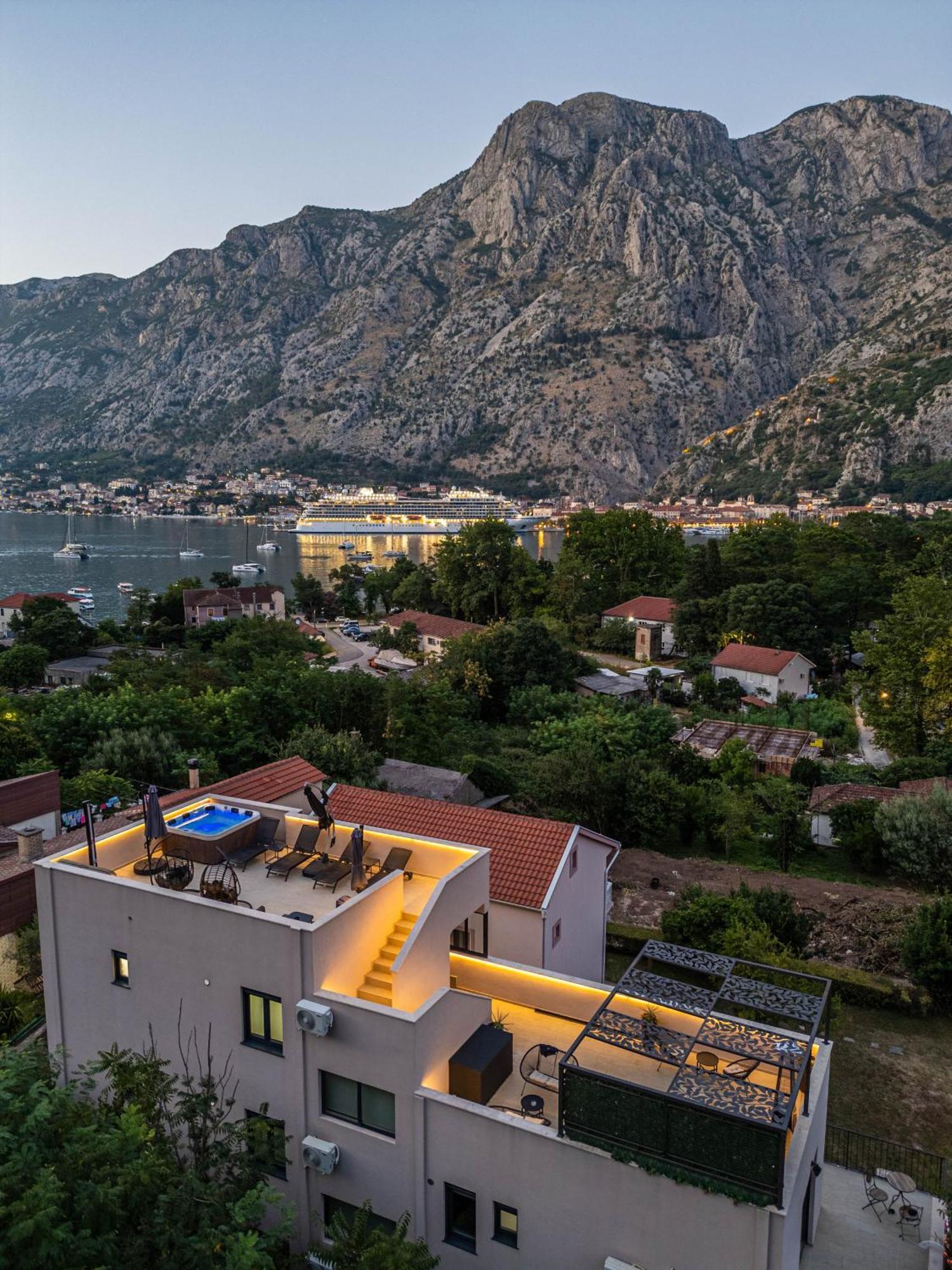 Marea Deluxe Apartments Kotor Bagian luar foto